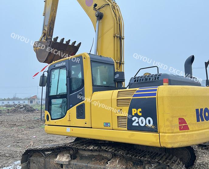 KOMATSU PC200-8 Excavator