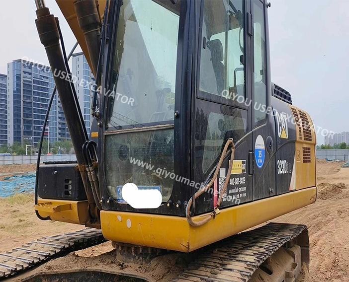 CAT 323 Excavator